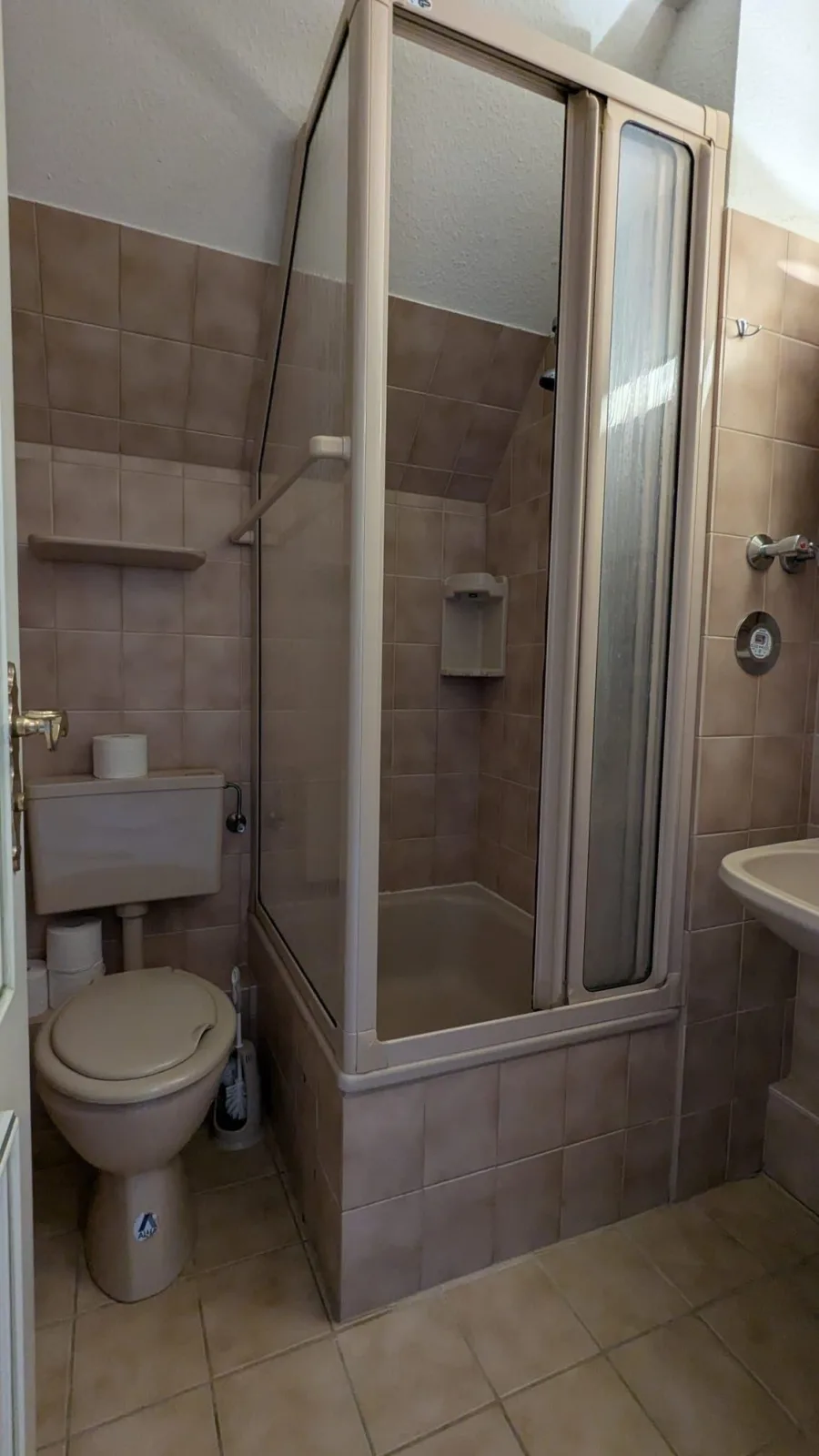 Mini-Wohnung mit Dachschräge im friesischen Stil