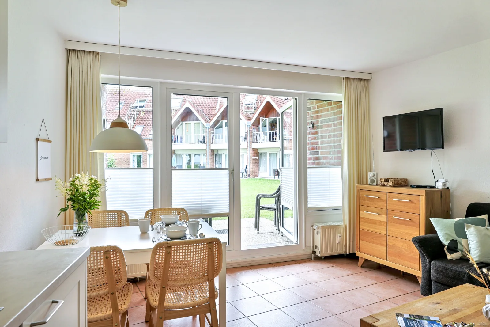 Terrassen-Fewo Seaside am Ostseestrand inkl. Schwimmbad und Strandkorb