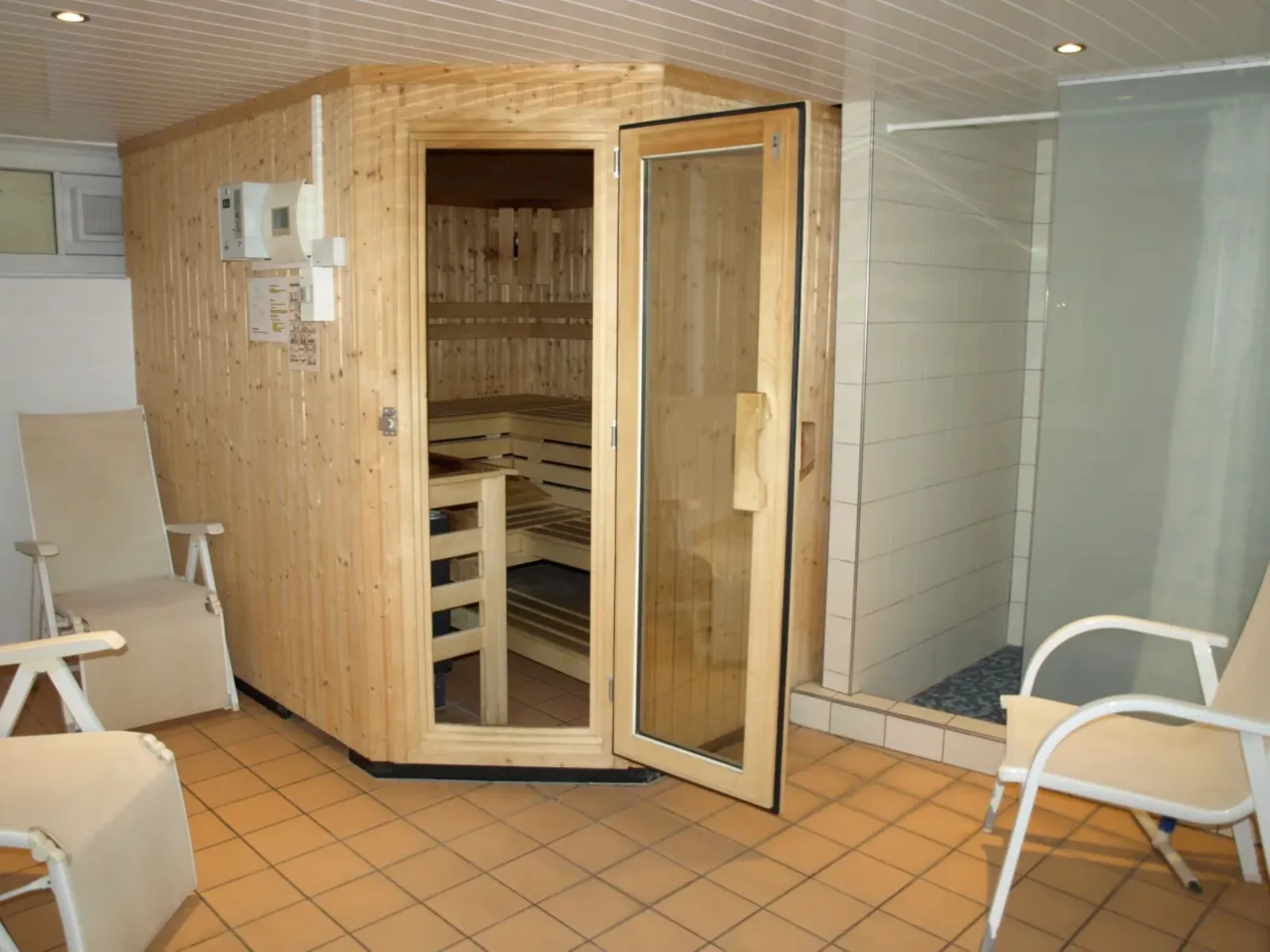Terrassen-Fewo Seaside am Ostseestrand inkl. Schwimmbad und Strandkorb