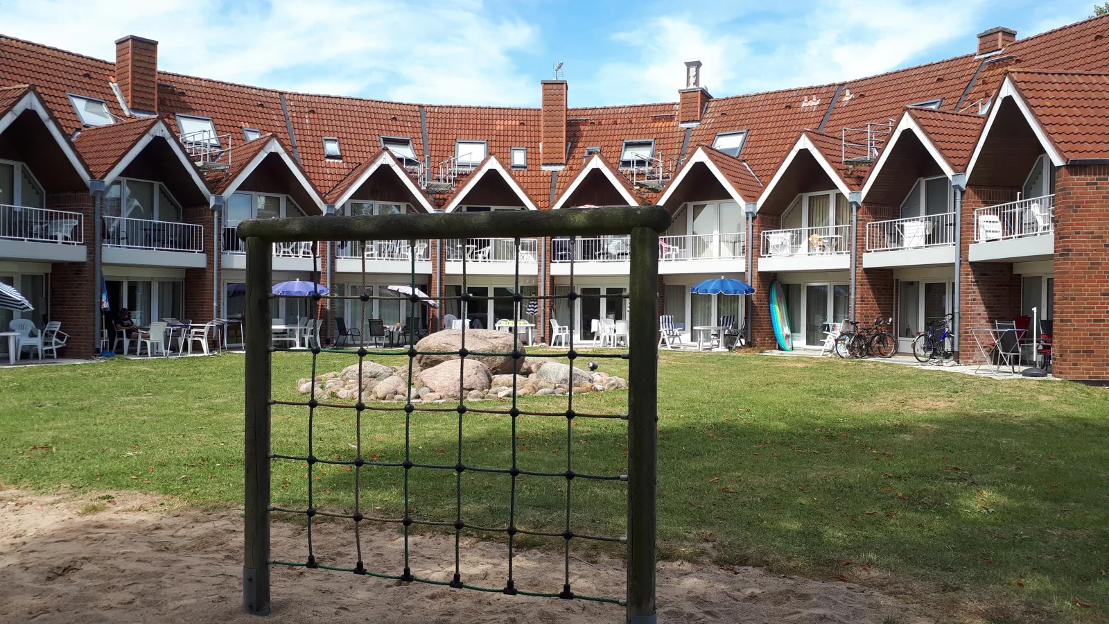 Terrassen-Fewo Seaside am Ostseestrand inkl. Schwimmbad und Strandkorb