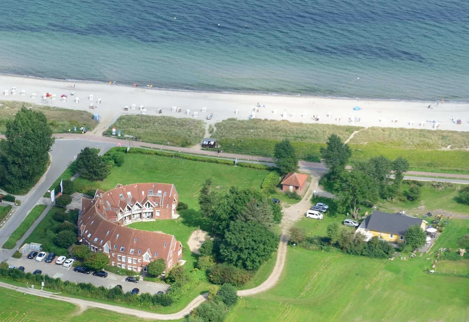 Terrassen-Fewo Seaside am Ostseestrand inkl. Schwimmbad und Strandkorb