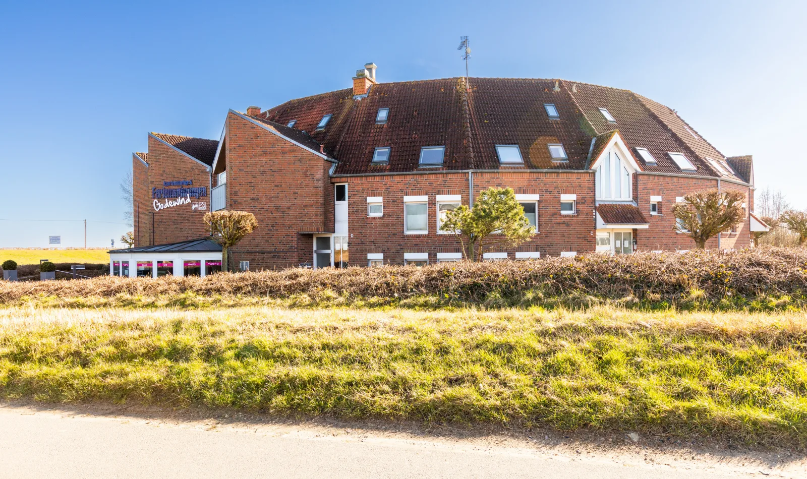 Terrassen-Fewo Seaside am Ostseestrand inkl. Schwimmbad und Strandkorb