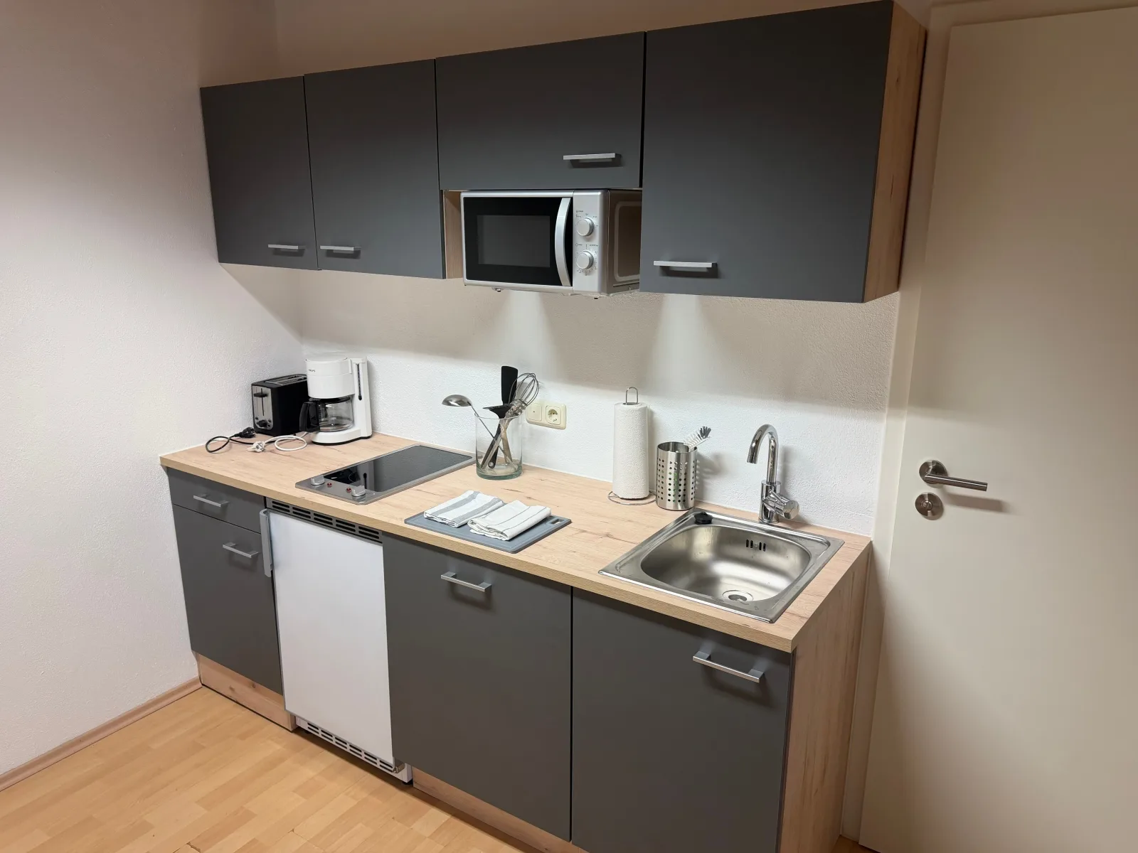 3 Zimmer/ Ruhiges Apartment mit Terrasse: Tor zu den Alpen & München (EG-L)