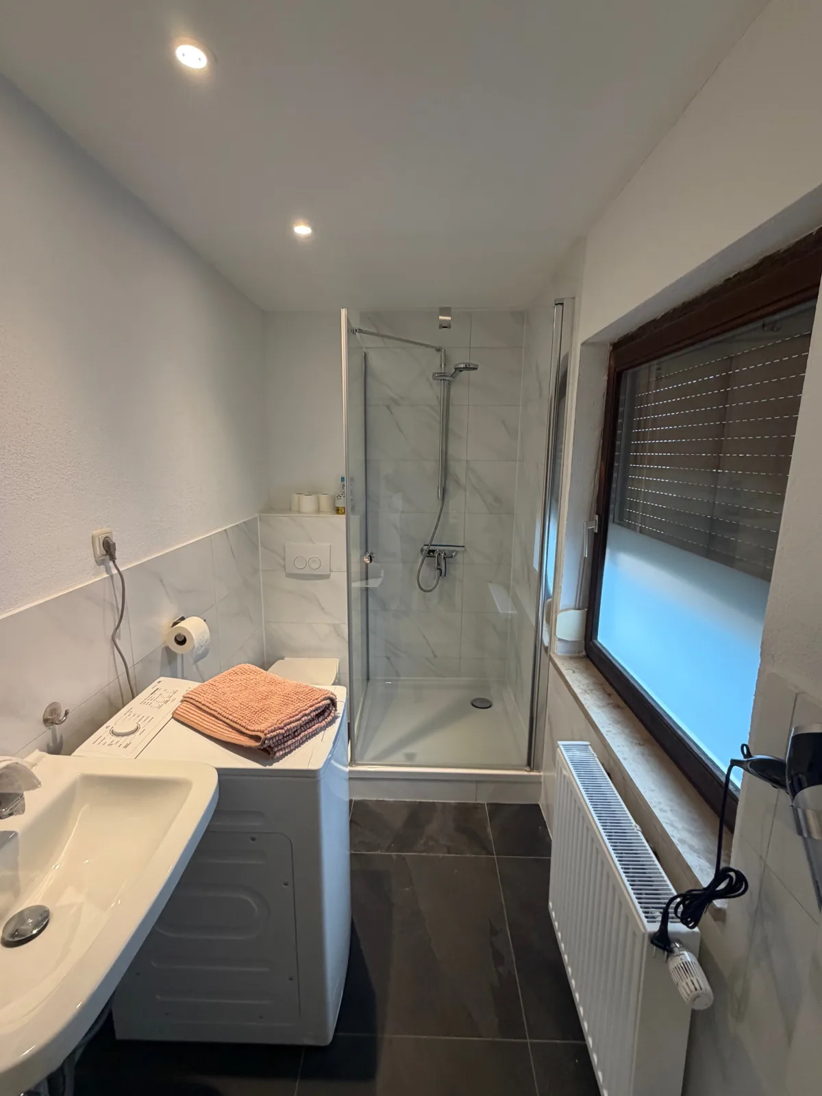 3 Zimmer/ Ruhiges Apartment mit Terrasse: Tor zu den Alpen & München (EG-L)