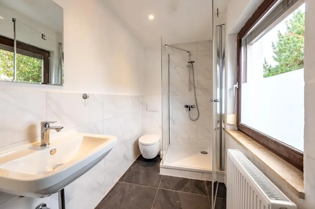 3 Zimmer/ Ruhiges Apartment mit Terrasse: Tor zu den Alpen & München (EG-L)
