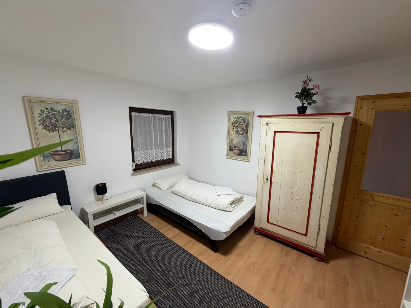 3 Zimmer/ Ruhiges Apartment mit Terrasse: Tor zu den Alpen & München (EG-L)