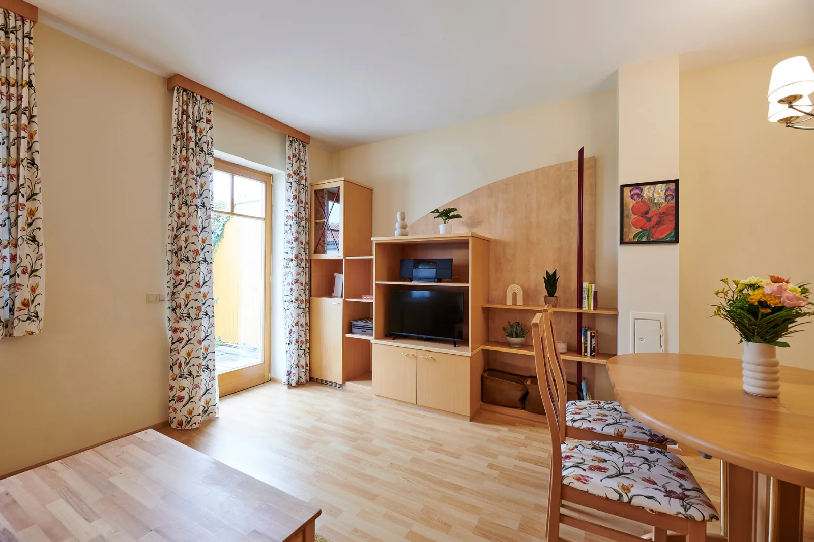 Das Burgennest, 5-Betten Haus, Bademantelgang, Garten, Parkplatz