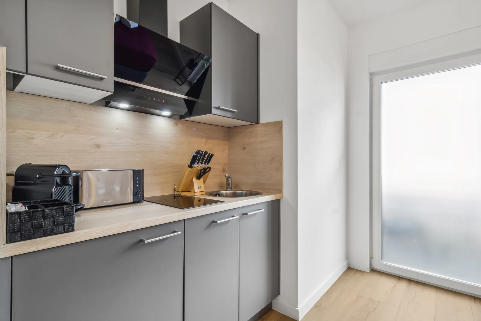 Suite4Me I Studio I Kitchen I Balcony