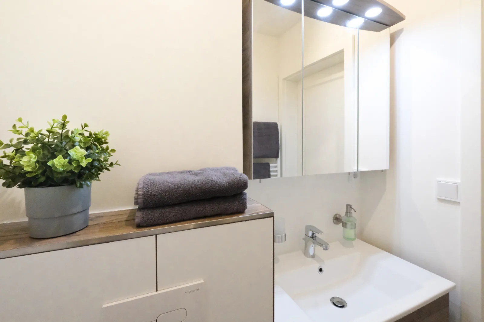 *Neu* FeWo No. 4 Friesenhuus Carolinensiel mit großem Balkon und Fahrradgarage in top Lage