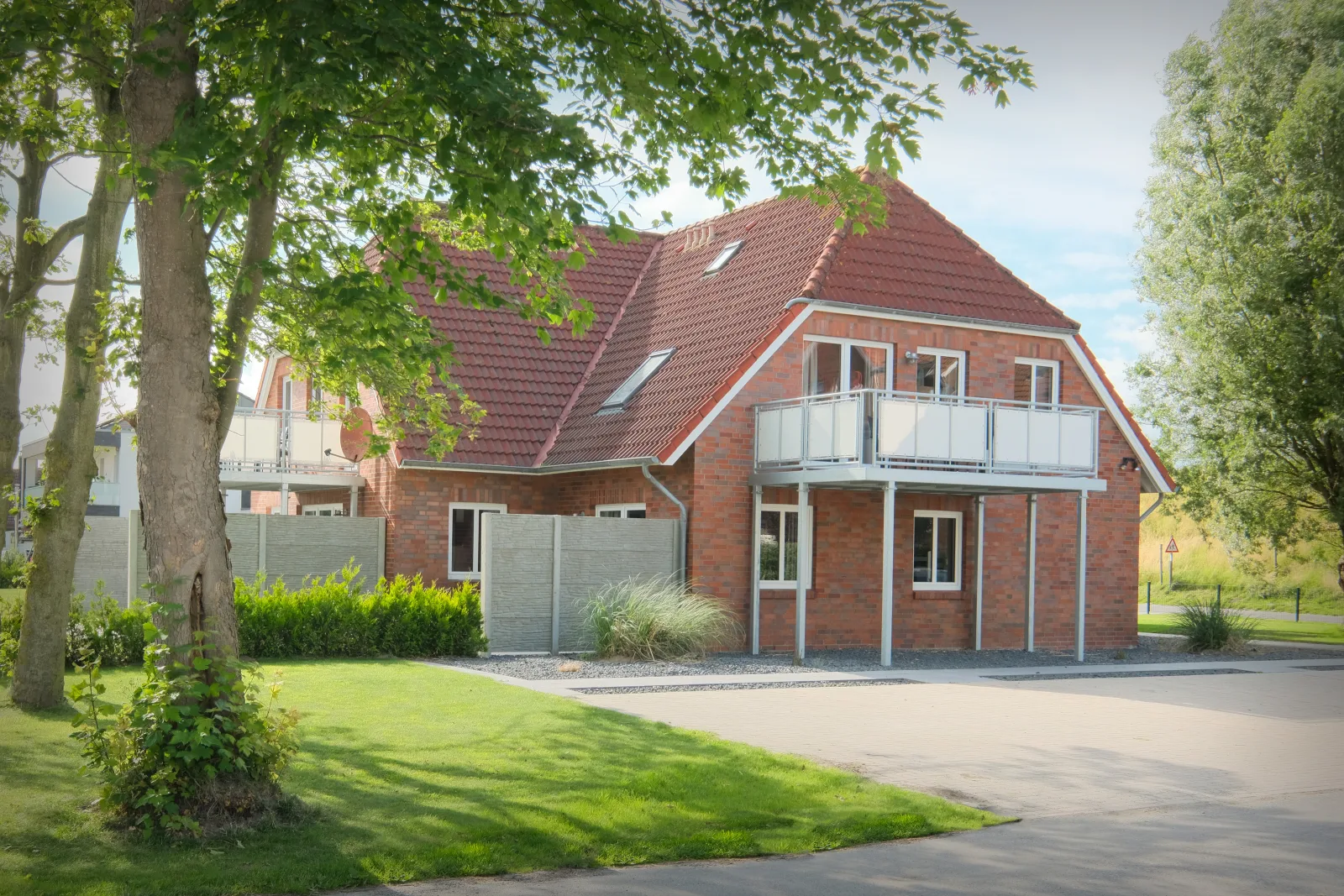 *Neu* FeWo No. 4 Friesenhuus Carolinensiel mit großem Balkon und Fahrradgarage in top Lage
