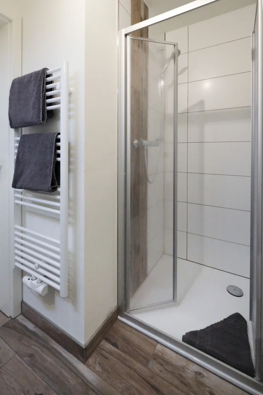 *Neu* FeWo No. 4 Friesenhuus Carolinensiel mit großem Balkon und Fahrradgarage in top Lage