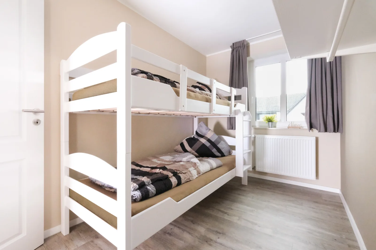 *Neu* FeWo No. 4 Friesenhuus Carolinensiel mit großem Balkon und Fahrradgarage in top Lage