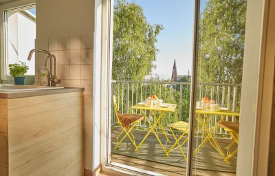 Schöne Aussicht mit Balkon