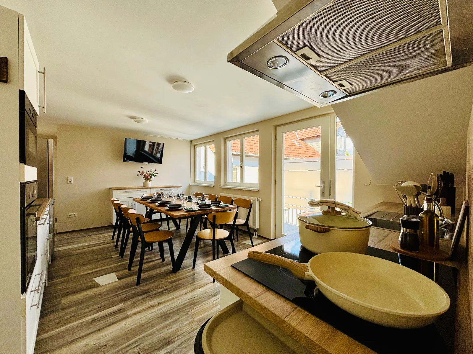 AyCatcherHomes - Mira | Old Town | 3BR Loft | 9 Guests