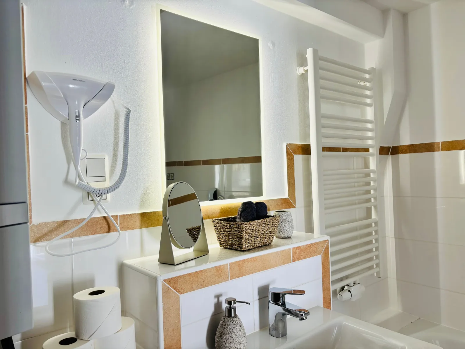 AyCatcherHomes - Mira | Old Town | 3BR Loft | 9 Guests