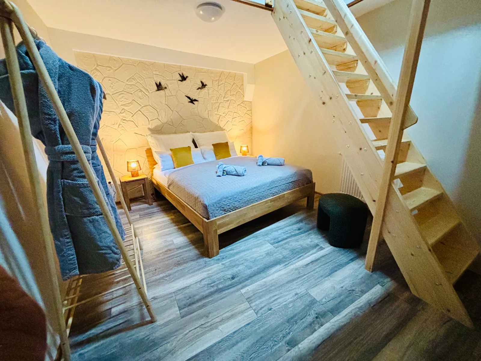AyCatcherHomes - Mira | Old Town | 3BR Loft | 9 Guests