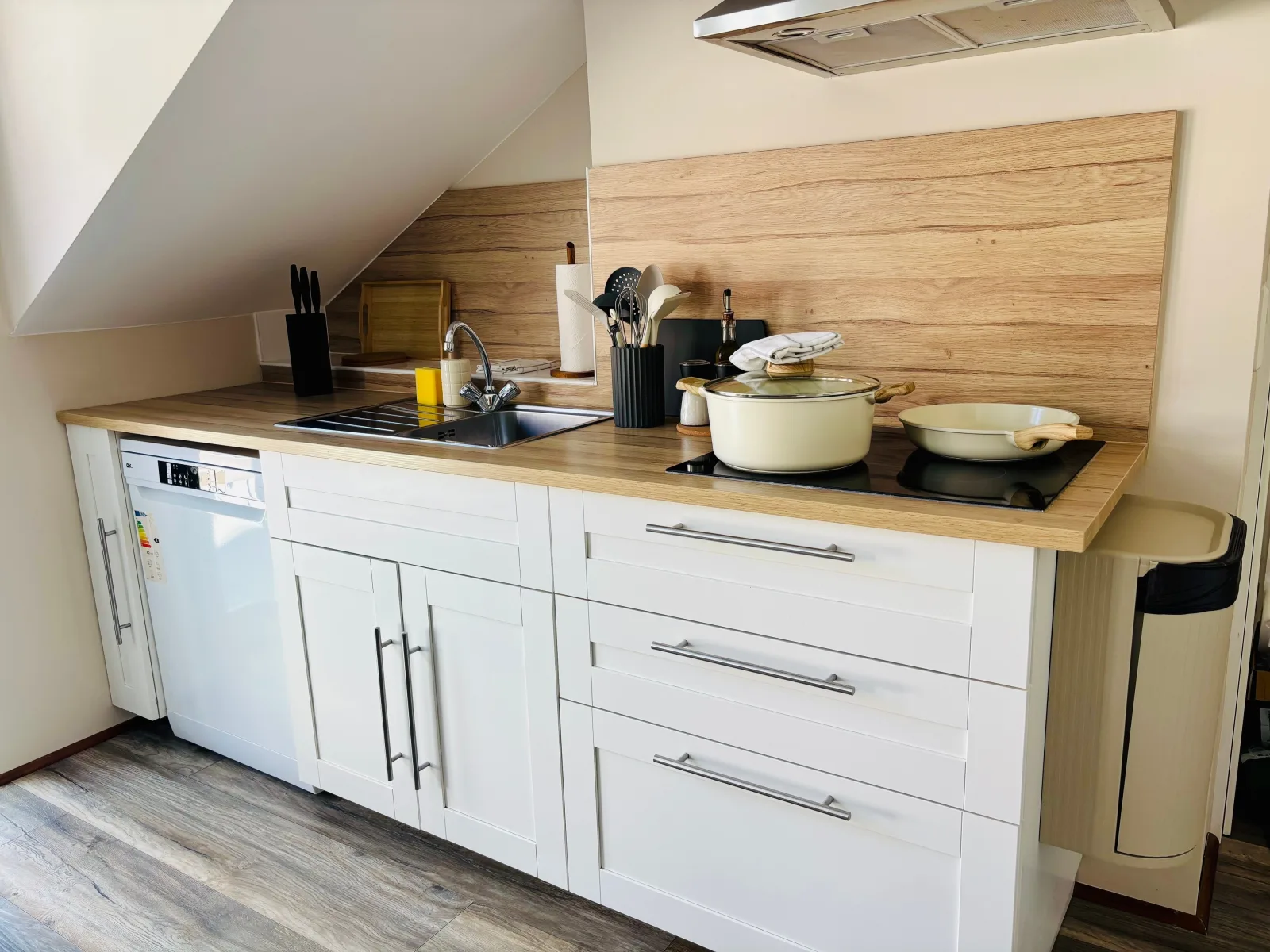 AyCatcherHomes - Mira | Old Town | 3BR Loft | 9 Guests