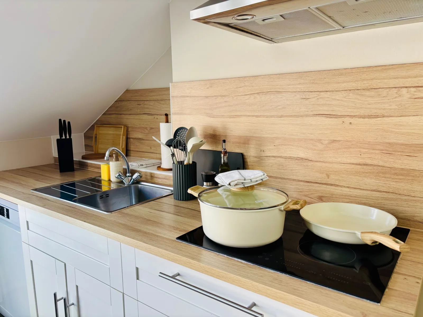 AyCatcherHomes - Mira | Old Town | 3BR Loft | 9 Guests