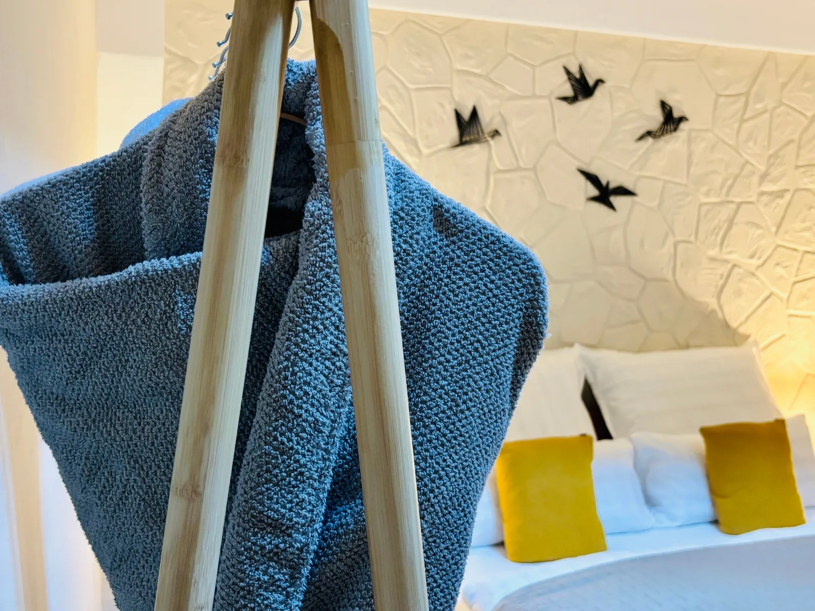 AyCatcherHomes - Mira | Old Town | 3BR Loft | 9 Guests