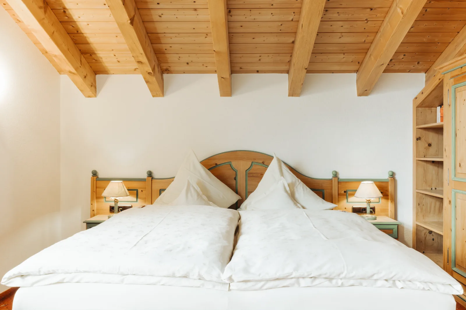 Doppelzimmer mit Bergblick im Gästehaus Büchele Kleinwalsertal