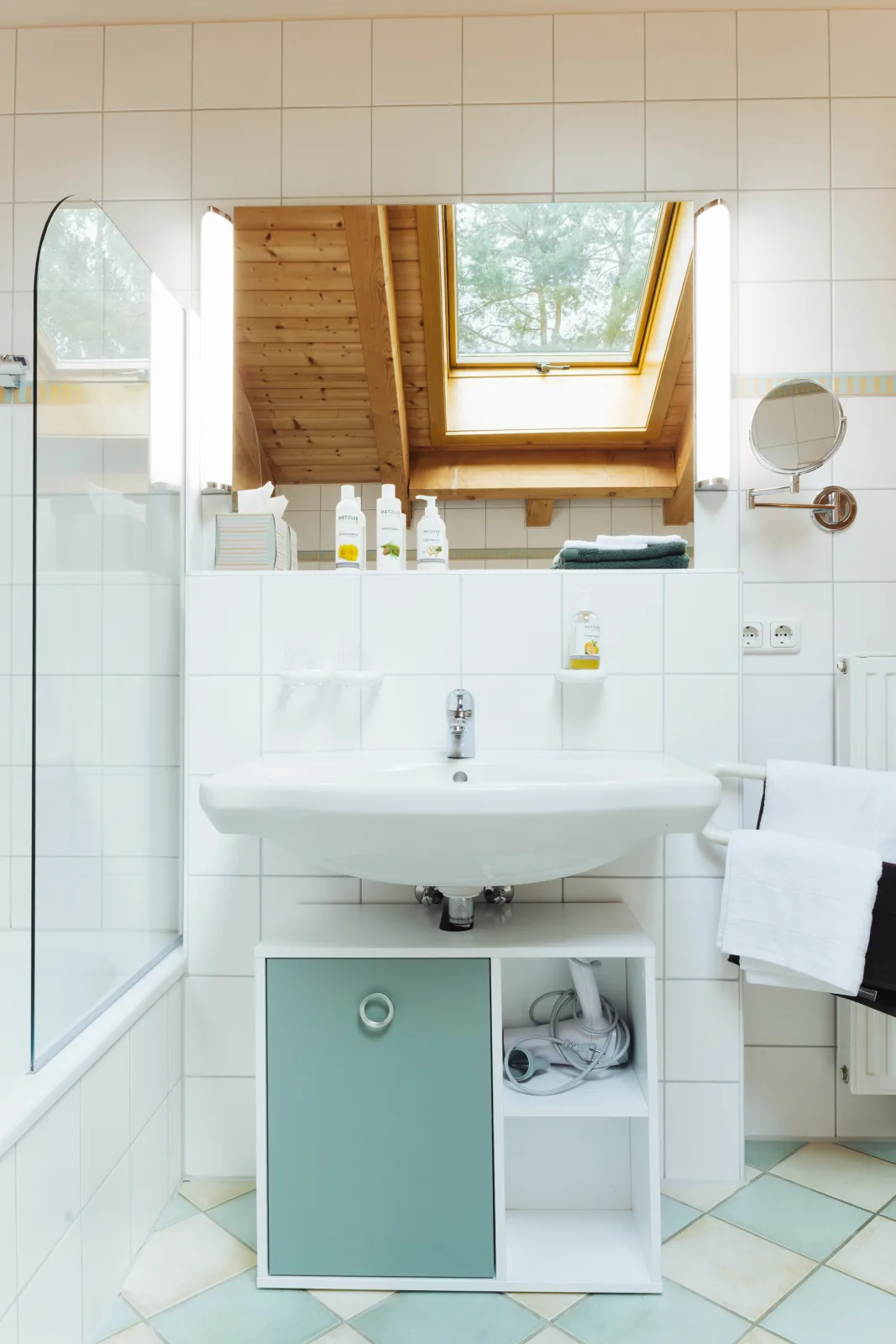 Doppelzimmer mit Bergblick im Gästehaus Büchele Kleinwalsertal