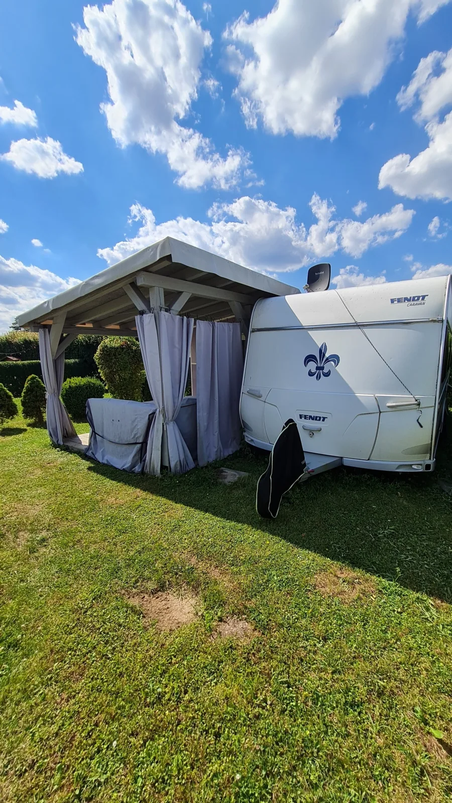Campingplatz Jurahöhe  Wohnwagen Hütte Flieder