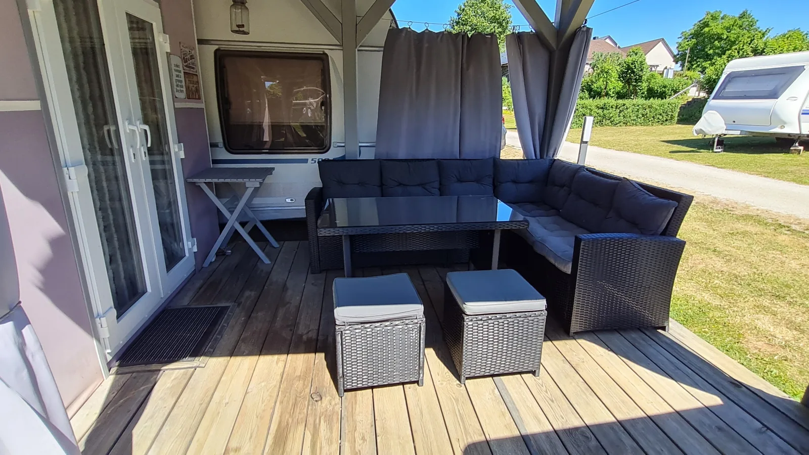 Campingplatz Jurahöhe  Wohnwagen Hütte Flieder