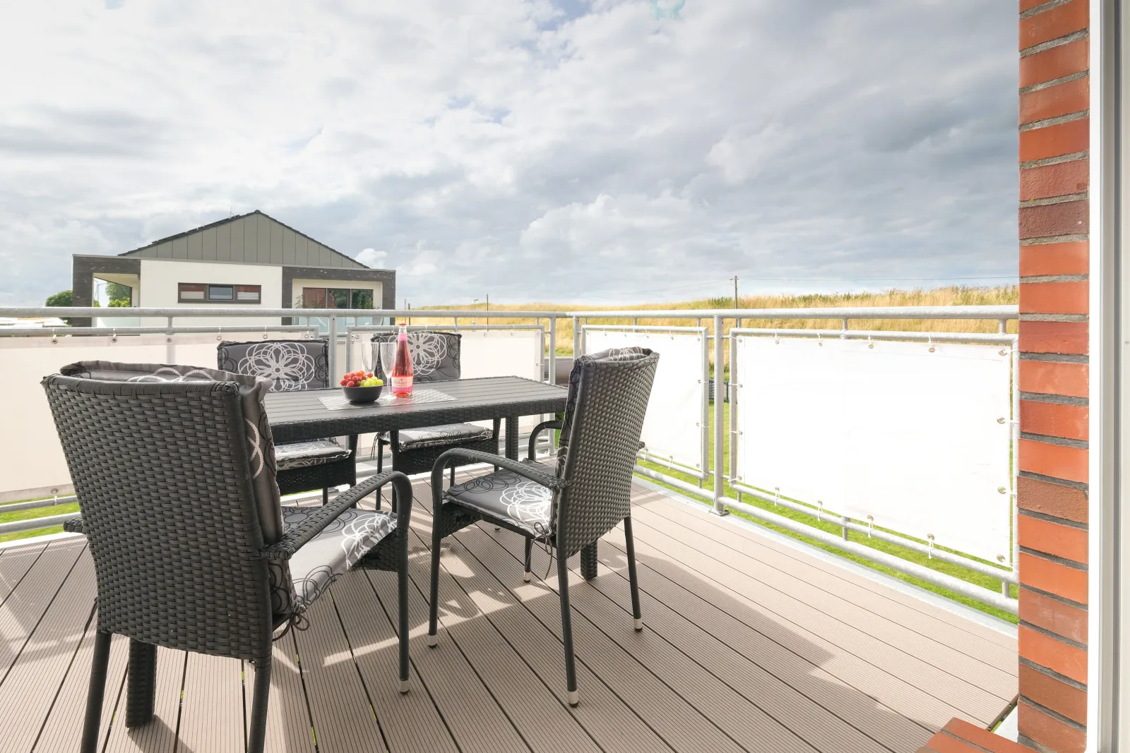 *NEU* FeWo No. 6 Friesenhuus Carolinensiel mit Balkon und Fahrradgarage in top Lage