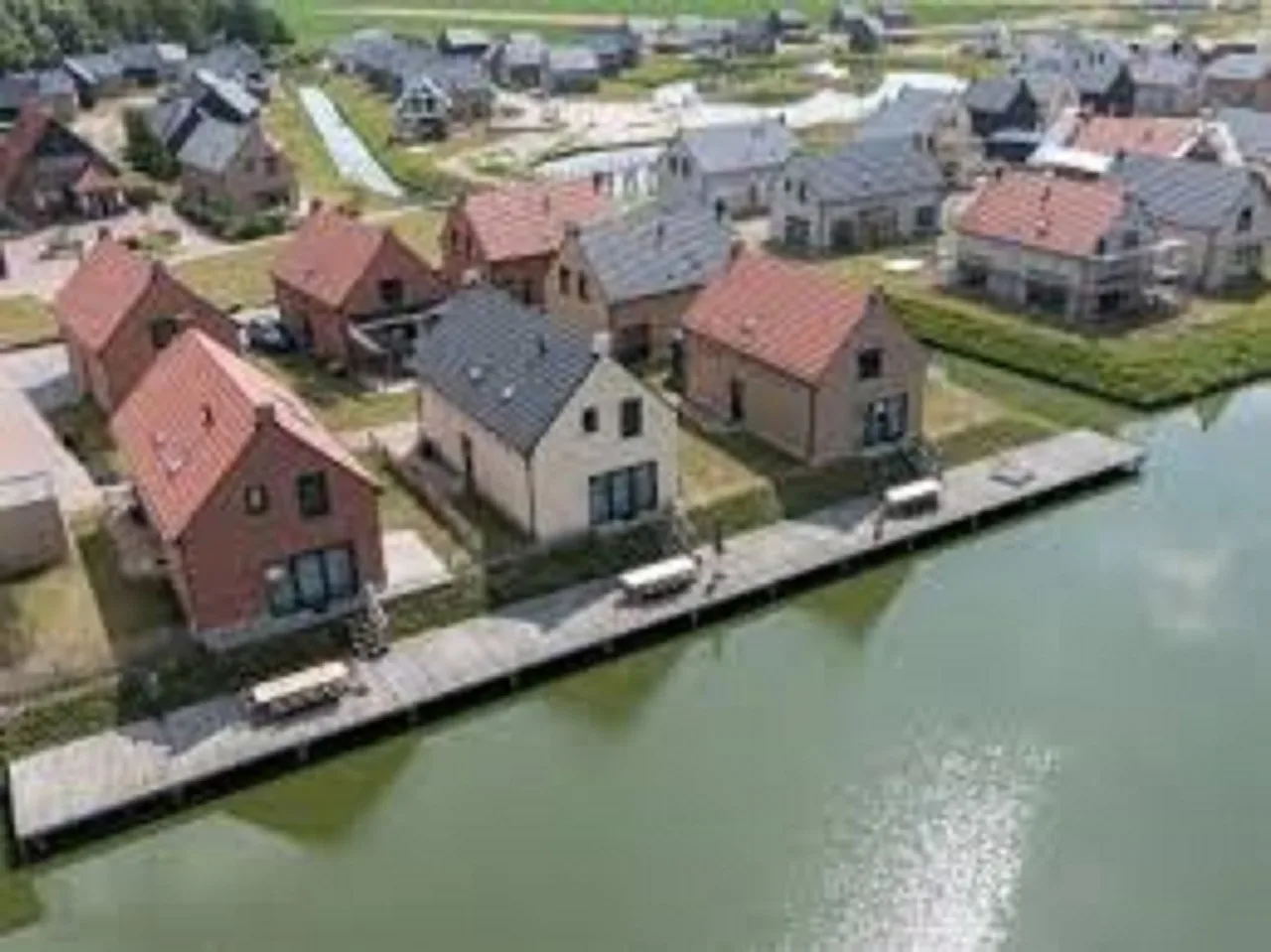 VEERSEKREEK.DE  Ferienvilla für 6 Personen direkt am Wasser