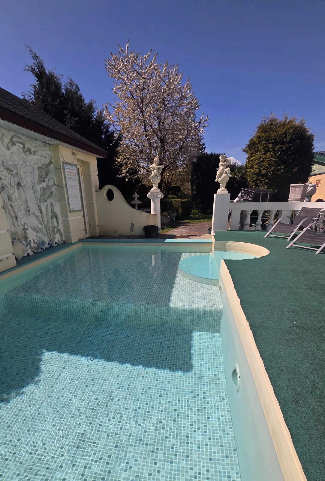 Ferienhof Pommerngreif - Wohnung Bungalow, familiär, mit Poolnutzung und Grillmöglichkeit